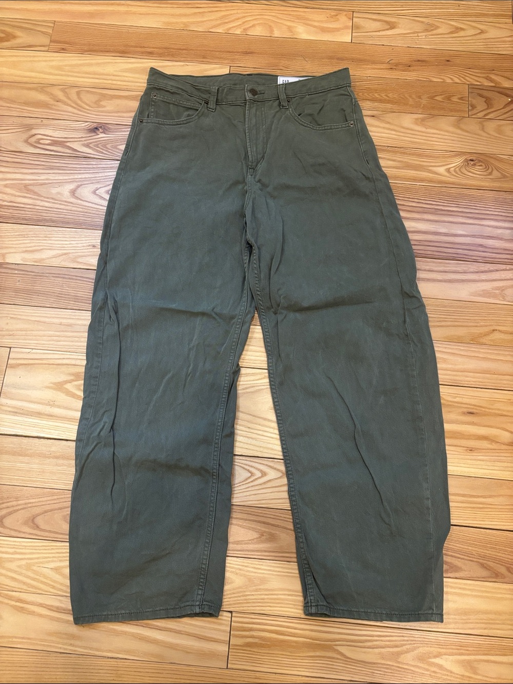 GAP Barrel High Rise in Olive Green